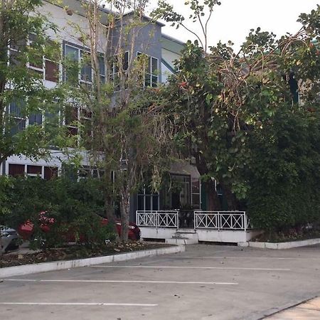 The Zell Hotel Buriram Bagian luar foto