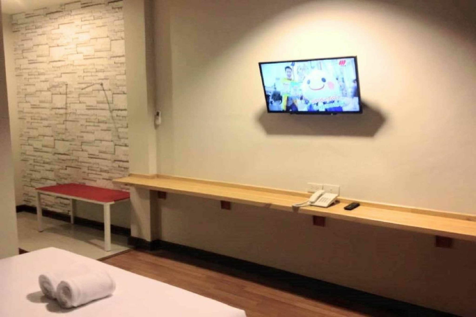 The Zell Hotel Buriram Bagian luar foto