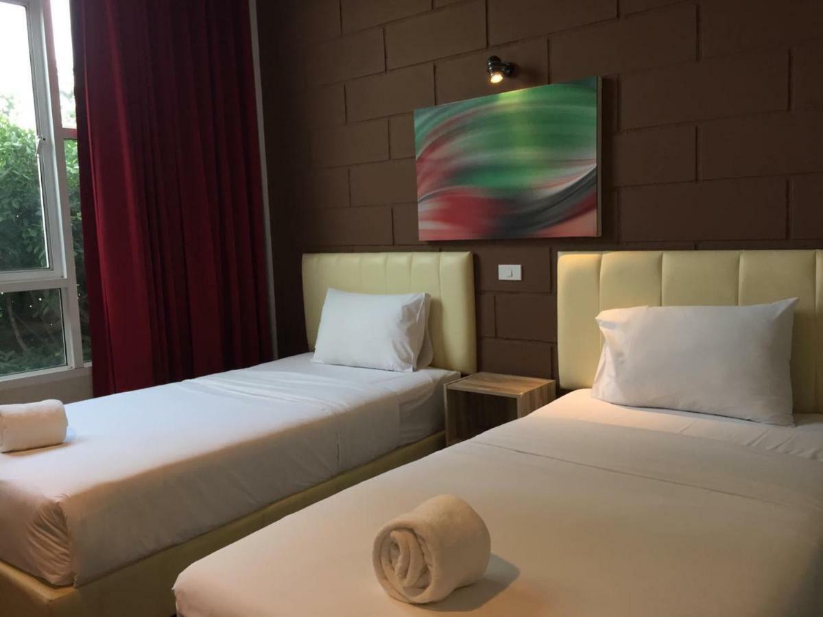 The Zell Hotel Buriram Bagian luar foto