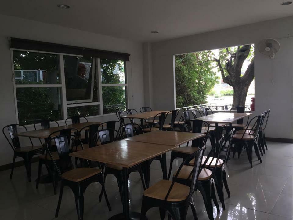 The Zell Hotel Buriram Bagian luar foto