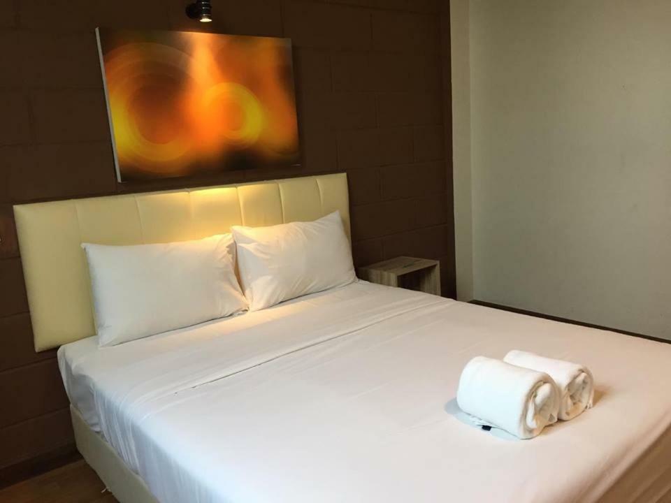 The Zell Hotel Buriram Bagian luar foto