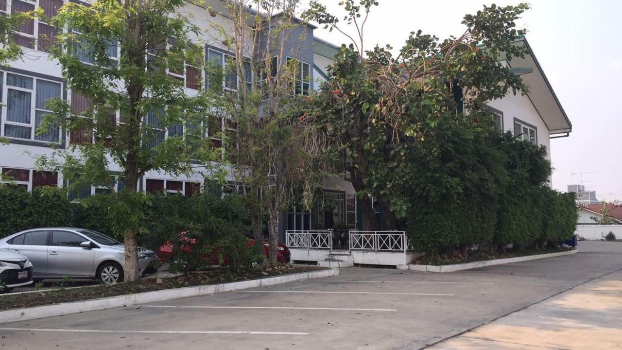 The Zell Hotel Buriram Bagian luar foto