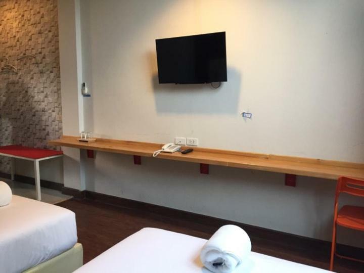 The Zell Hotel Buriram Bagian luar foto
